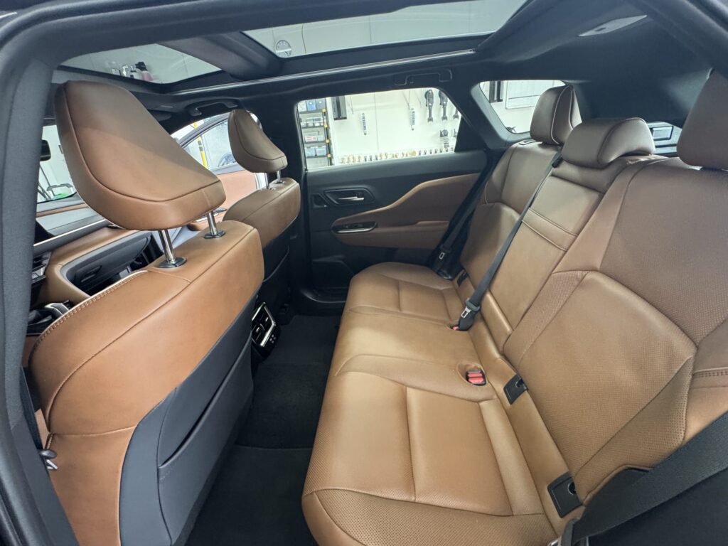 Interior Rear Seats - Wide
